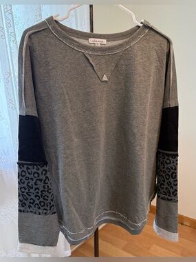 NWOT White Birch Long Sleeve Leopard Patchwork Knit top, Size 1X, Grey & Black